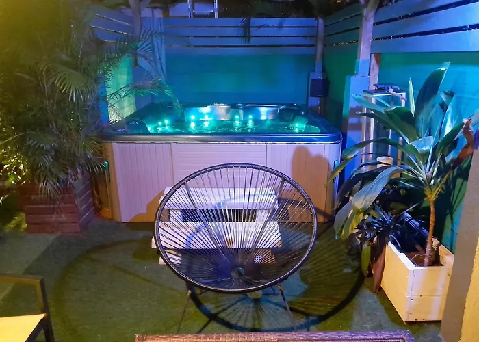 Charmante Maison A Sainte-Rose Avec Jacuzzi Et Piscine